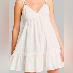 EUC Beautiful white eyelet, sweetheart neckline dress. Perfect for any occasion